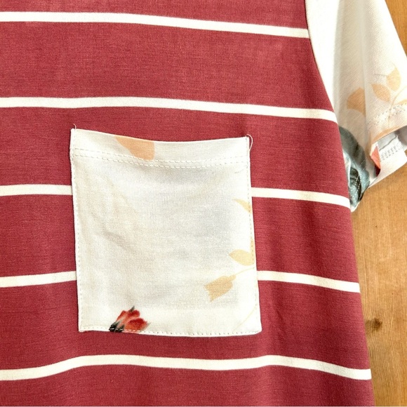2 for $20 7th Ray Mauve and White Striped Tee with Floral Accents. L - Picture 4 of 6